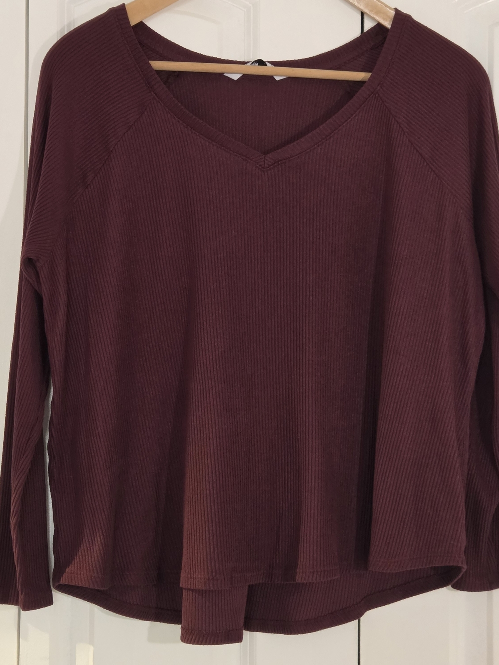Long Sleeve V-Neck Ribbed Top - Maroon